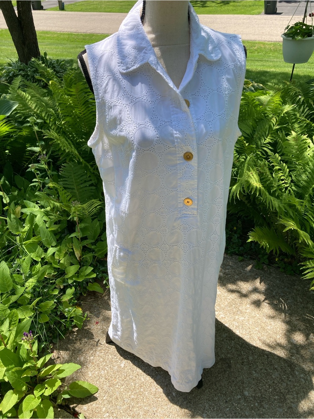 SOLD 😎 Women’s Lands’ End sleeveless White Eyelet Button Front Dress plus size 1